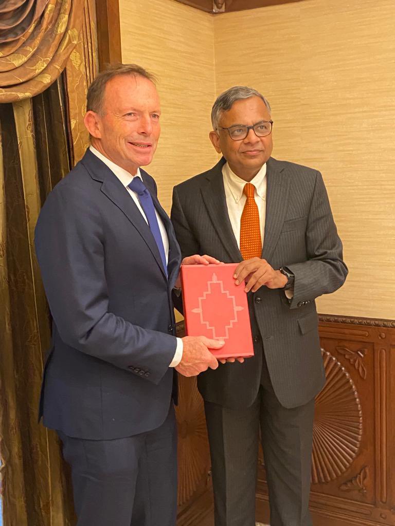 Former PM and Special Envoy @HonTonyAbbott met with N. Chandrasekaran, chairman of @TataCompanies, & had an engaging discussion about Chandra’s new book #BridgitalNation & the future of 🇮🇳 industry