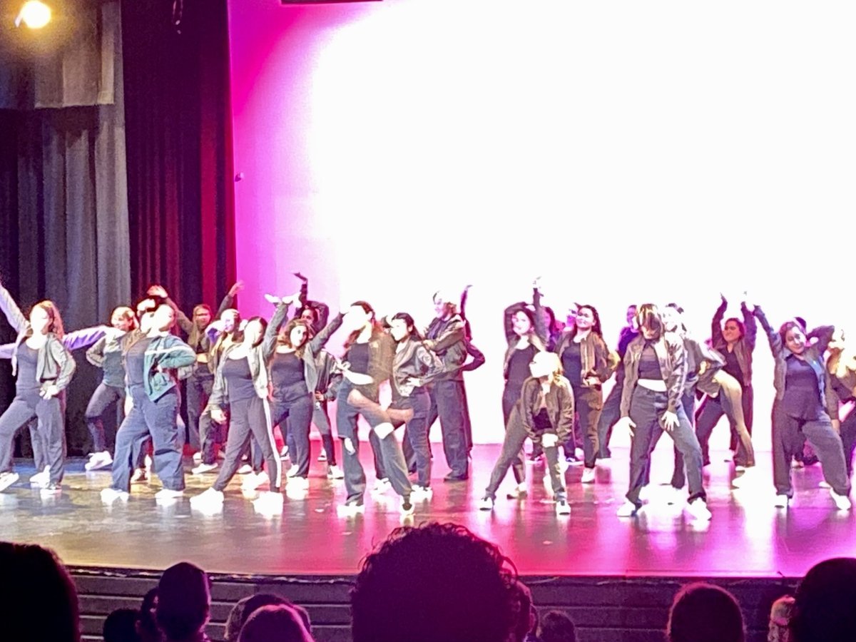 ECHS Dance 2 show tonight! So happy that our students are able to perform again! Thanks to all who came out to support these dancers. ⁦<a href="/ElCaminoHighSch/">ECHSPride</a>⁩ ⁩