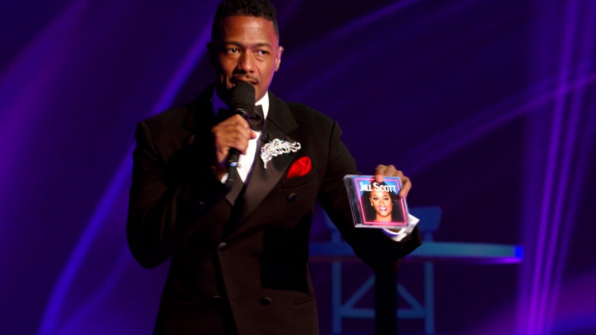 MaskedSingerFOX's tweet image. She's officially off the short list. 

Who do you think #SkunkMask could be? #TheMaskedSinger