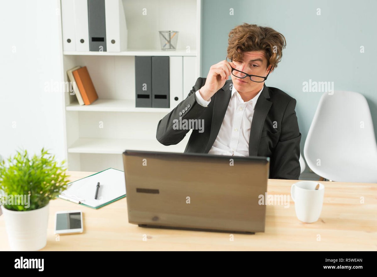 Стресс в офисе. Финансовый директор картинки. Хитрый инфобизнесмен. Недостаток персонала. Мотивирование персонала.