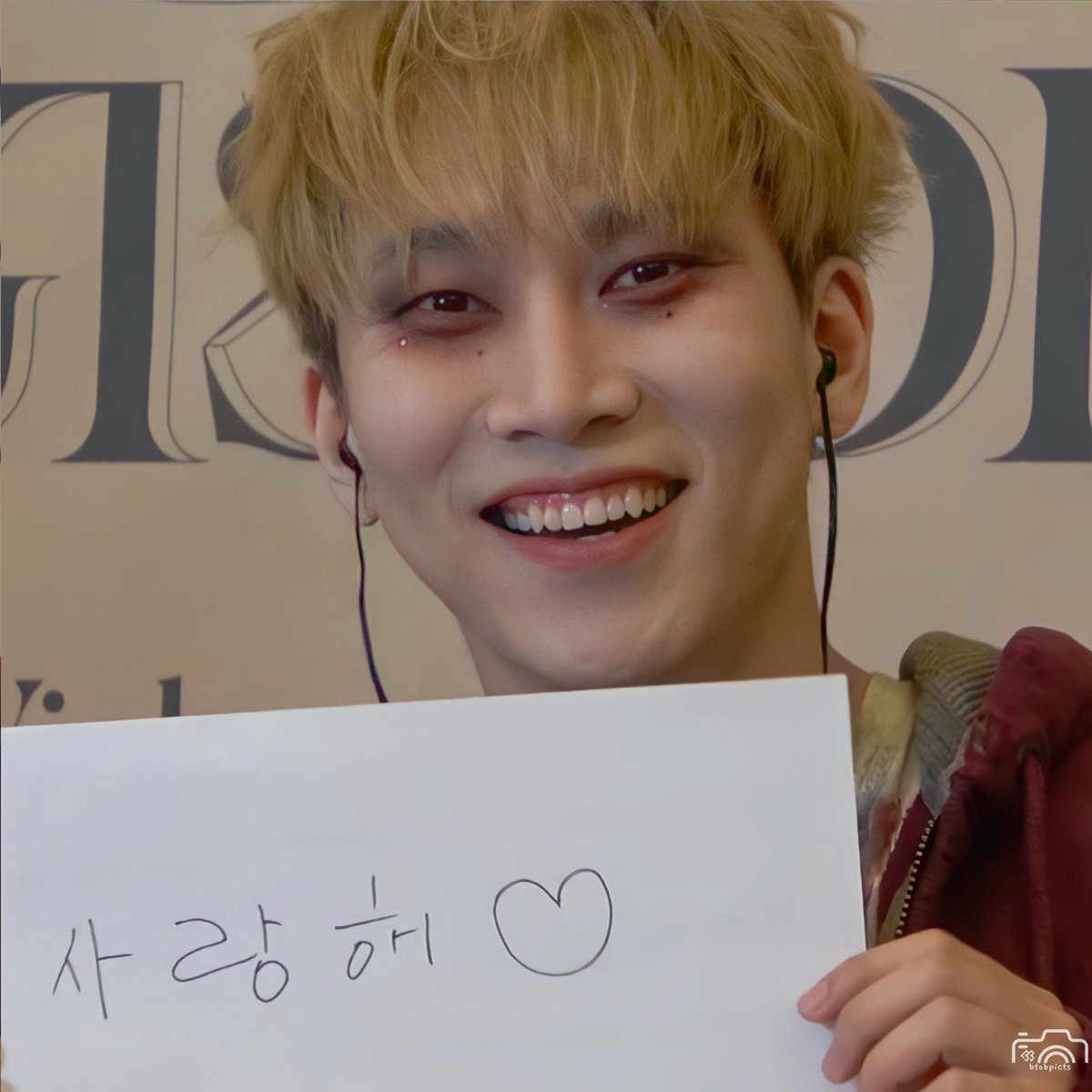 btobpicts's tweet photo. Love you too, Seo Eunkwang!💙

#SEO_EUNKWANG #서은광 
#BTOB #비투비 @OFFICIALBTOB https://t.co/tlY3uQynTu