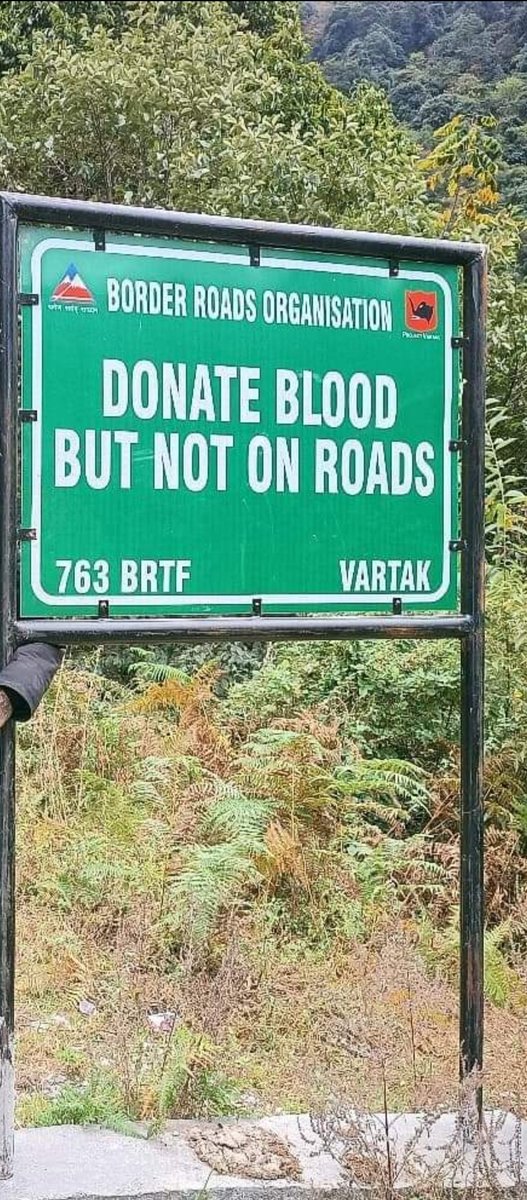 asingh2205's tweet photo. Donate Blood But not on Roads.
#BRO #IndianBorders #India #RoadSafety #LifeSafety #TrafficPolice @dtptraffic @GhtyTrafficPol @HYDTP @uptrafficpolice @PuneCityTraffic @ANTrafficPolice @DCPTrEastBCP https://t.co/eh5ajYstxC