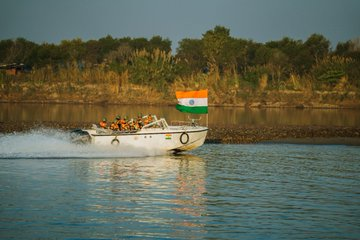 PibLucknow's tweet photo. प्रधानमंत्री ने सीमा सुरक्षा बल के स्थापना दिवस पर बल कर्मियों को बधाई दी
https://t.co/5LARywT12S https://t.co/1ejkirthS5