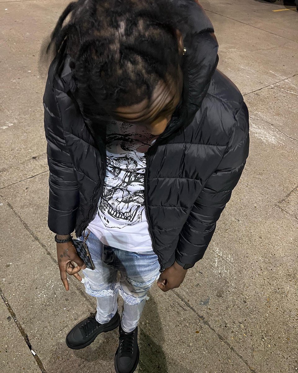 1TreMack's tweet photo. I still be flyer dab💪🏾still dat same guy tryna get rich💰 https://t.co/xBk7tnqk1c