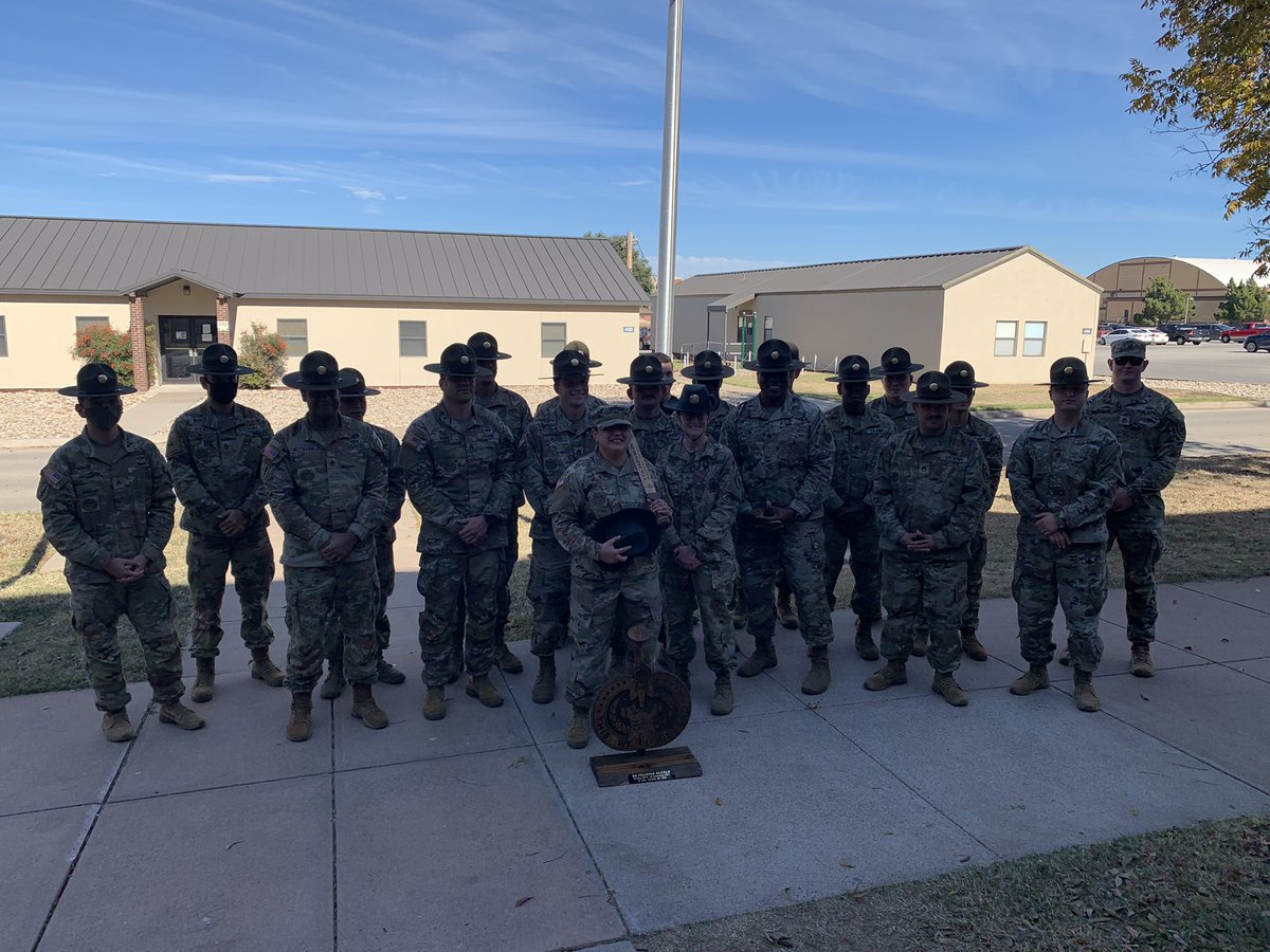 Raptor_6_'s tweet photo. Congrats to SGT Alcala, Felicia for completing her time as a Drill Sergeant. Thank you for the hard work and influence on the next generation of intel professionals! @SentinelSix @SentinelSe7en @Anarchy_VI @Anarchy_VII @ColdCobra_6 @ColdCobra_7 https://t.co/2UTNphvgIa