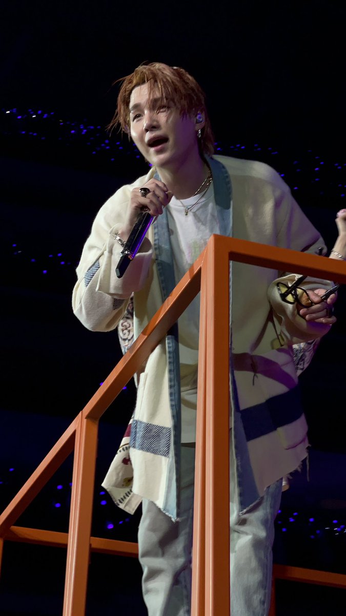 jiminsproducer's tweet image. WHAT THE FUCK IS MY LIFE #PTD_On_Stage_LA