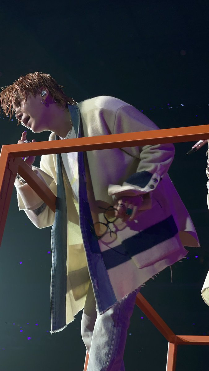 jiminsproducer's tweet image. WHAT THE FUCK IS MY LIFE #PTD_On_Stage_LA