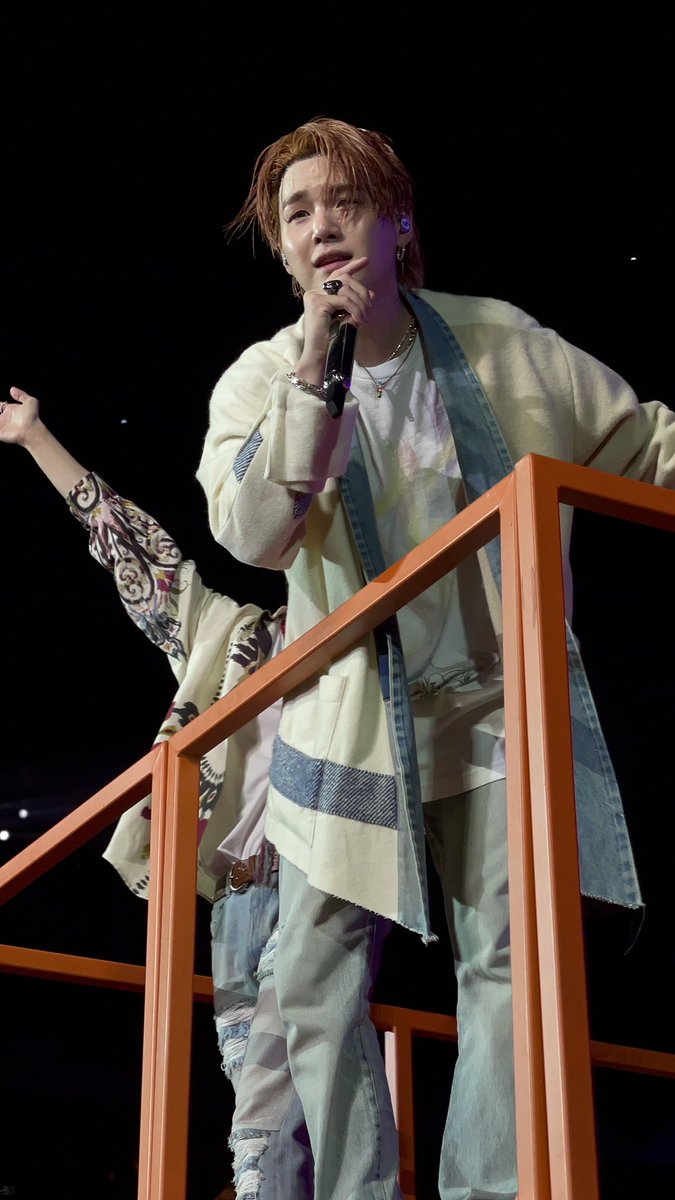 jiminsproducer's tweet image. WHAT THE FUCK IS MY LIFE #PTD_On_Stage_LA