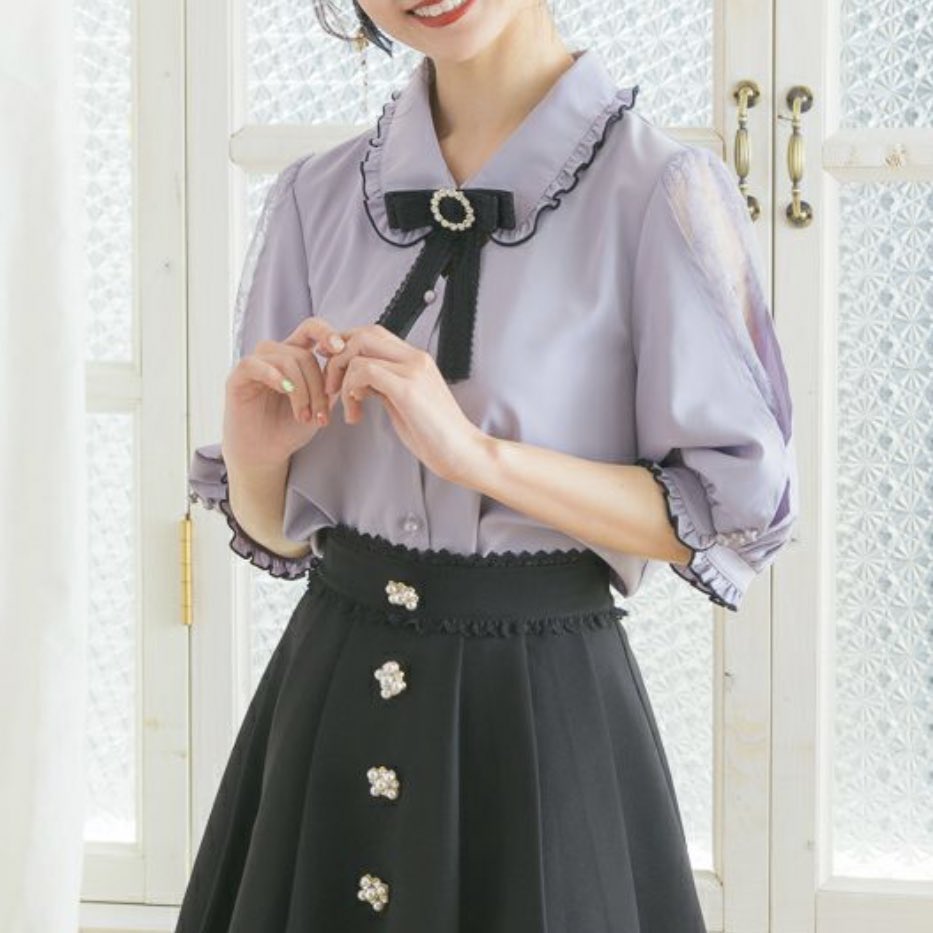 lovrmea's tweet photo. rojitaのブラウスっ本当にかわいい、、、お金がないww https://t.co/FG4wW3RJ0C