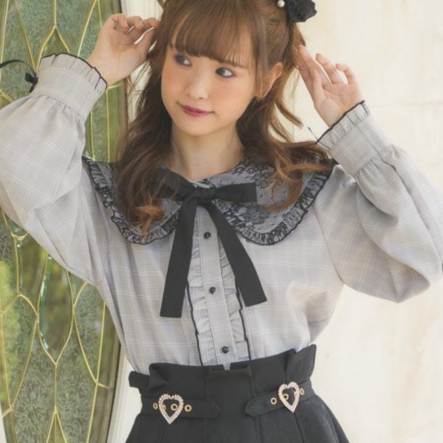 lovrmea's tweet photo. rojitaのブラウスっ本当にかわいい、、、お金がないww https://t.co/FG4wW3RJ0C