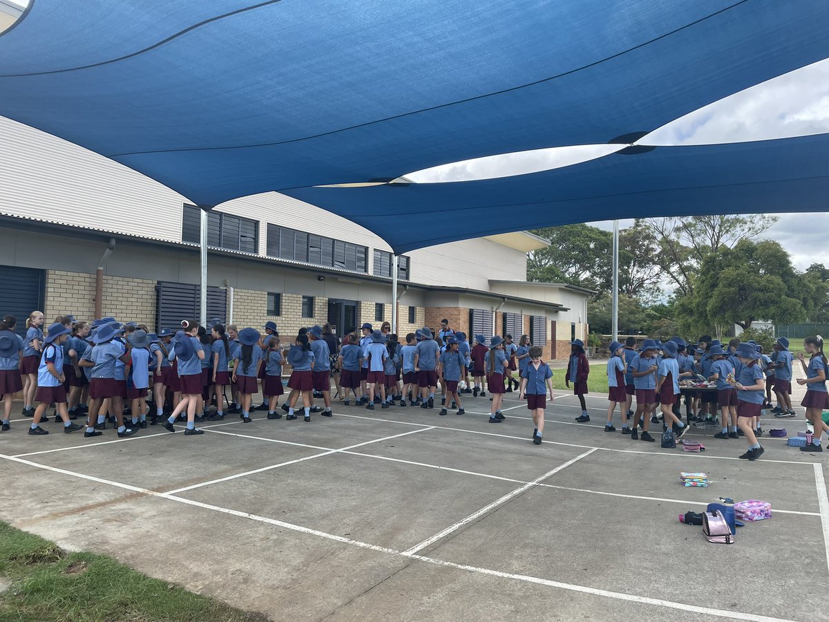 MsCieslak's tweet photo. Party time for year 4.
Thank you for all the delicious food, the year 4s loved it https://t.co/TW58Xgindn