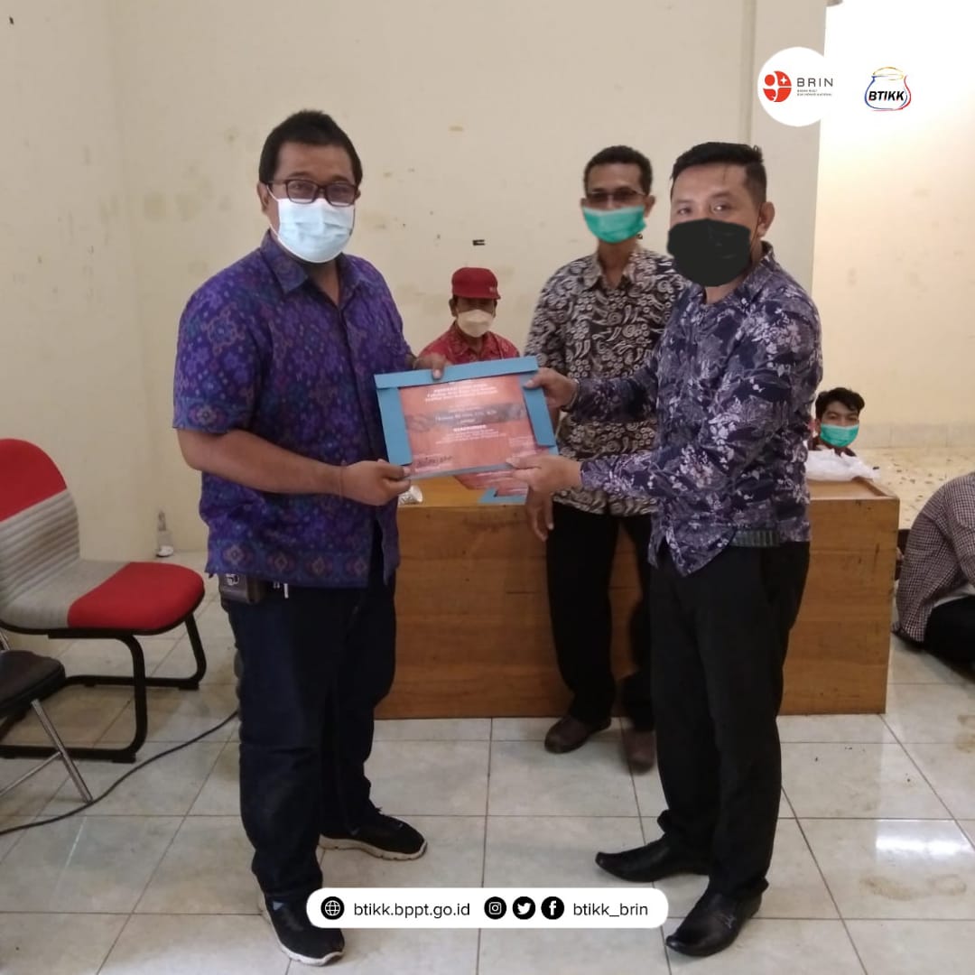 btikk_brin's tweet photo. Dalam acara tersebut, Bapak Komang Adiputra, https://t.co/R0D735uq4T., https://t.co/X184UVyQH2., dari Balai Teknologi Industri Kreatif Keramik menjadi salah satu narasumber dengan memberikan materi tentang pembuatan terumbu karang dengan berbahan dasar terracota. https://t.co/vq4A4hNJGe
