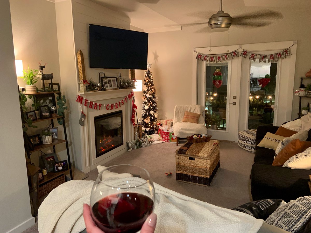 MeganTodd6's tweet photo. *cues Christmas tunes*

…. and so it begins. Happy Merry Everything! https://t.co/k0mLHGiAKA