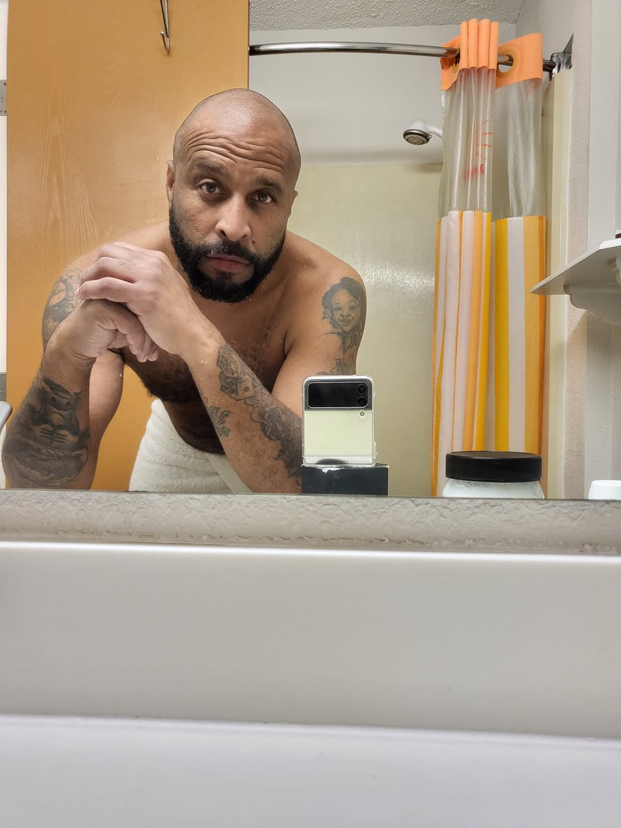 TorchthePoet's tweet photo. Fresh out the shower ready for tonight's #NerdSpace. The Original!!!
#PrettyThug #PodernFamily #PodNation #podcast_father #Nerds
#scuba #dive in! #TTP
https://t.co/RctUaTlqMQ https://t.co/NeTPyVvrCM