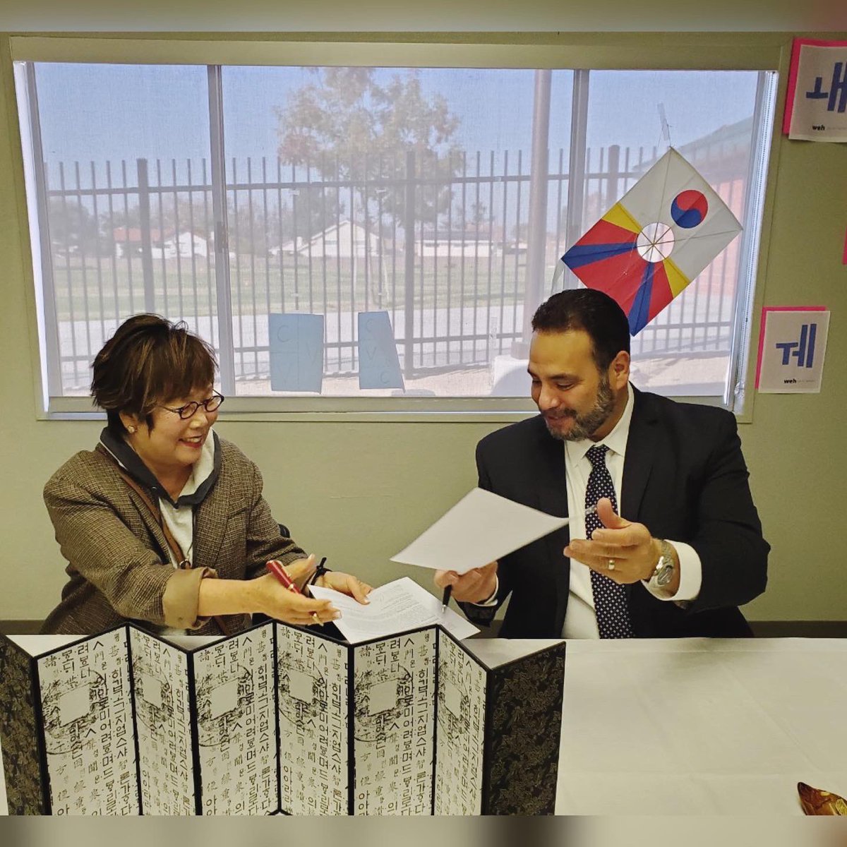 Foundation4KLAC's tweet photo. MOU signing at Reginald Benton Middle School in Norwalk-La Mirada School District-Congrats for opening a new Korean language program! #FKLAC https://t.co/2ieGrz1XYm