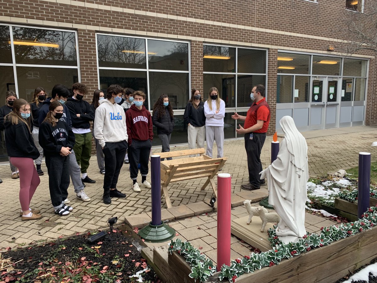 JeffDeProsperis's tweet photo. #RecFitLead @SJCEagles checking out the #Advent display in our courtyard— thanks #ChapAndy @drumjokes93 for speaking to us about it! https://t.co/fKeSwM8ckO