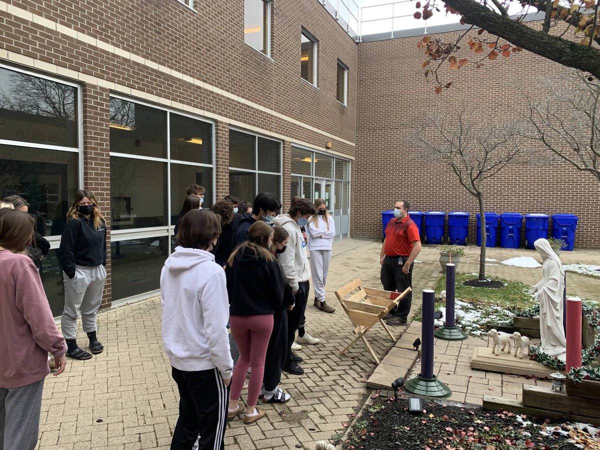 JeffDeProsperis's tweet photo. #RecFitLead @SJCEagles checking out the #Advent display in our courtyard— thanks #ChapAndy @drumjokes93 for speaking to us about it! https://t.co/fKeSwM8ckO