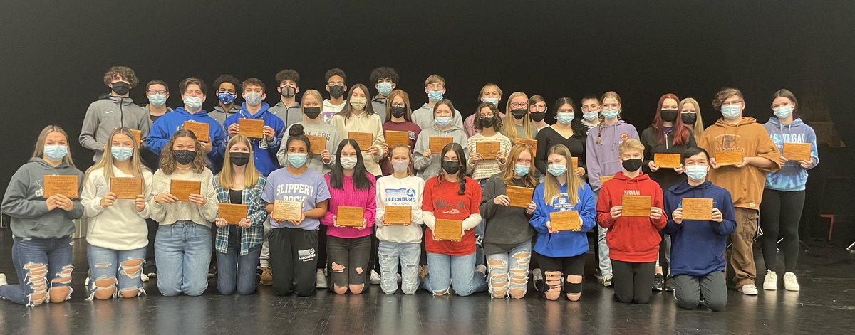 Congrats to our student-athletes on receiving the inaugural Leechburg Varsity Scholar Awards for their excellence in academics and attendance during the fall 2021 season! 🏅📚🏐🏈⚽️⛳️🤸🏼🎼#bluedevilpride <a href="/lasd_athletics/">Leechburg Athletics</a>