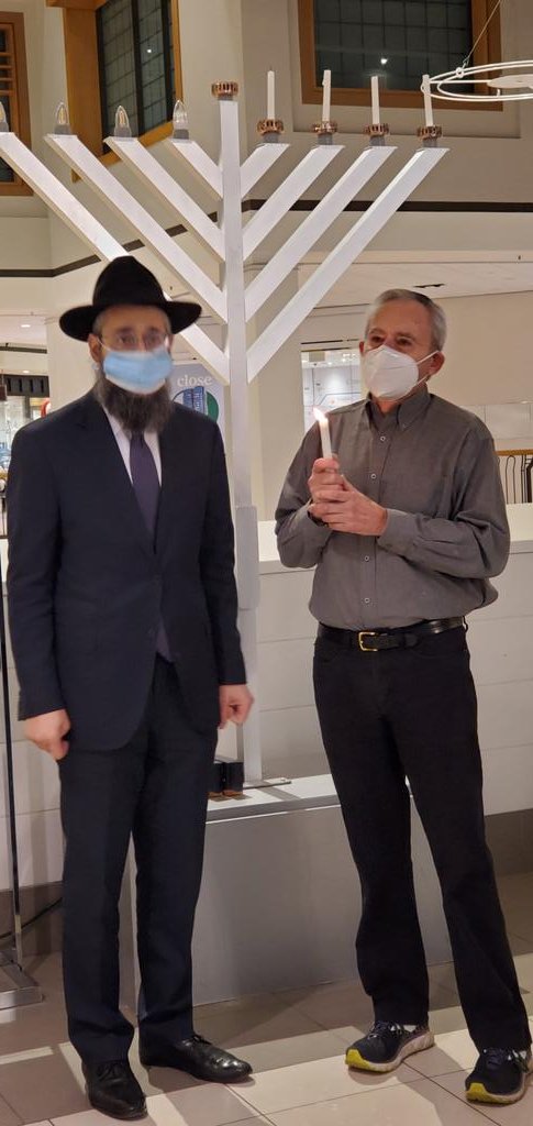 AlanShefman's tweet photo. With Rabbi Kaplan earlier this evening at Menorah lighting at Promenade Mall https://t.co/ifq1zTv1B5