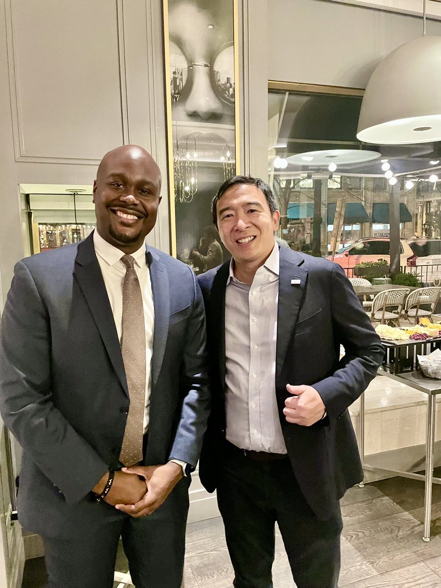 PoliticoNoire's tweet image. It’s a new season… #HumanityForward @AndrewYang