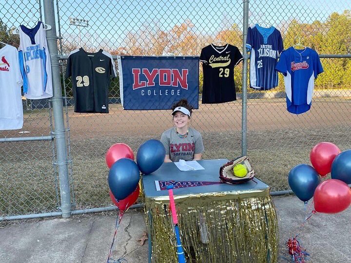 LyonScotsSB's tweet image. Congratulations to Anna Voth signing her National Letter of Intent! #futurescot