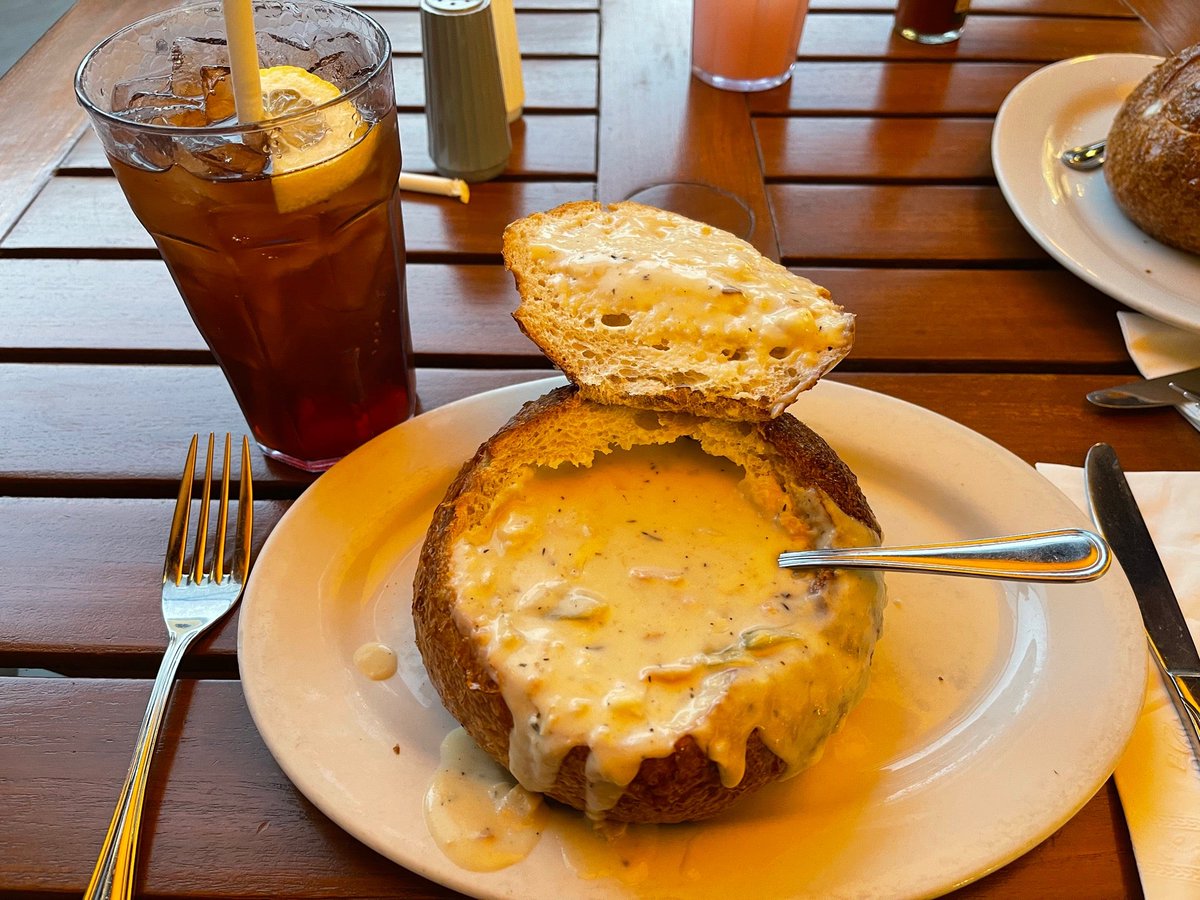 IvanJibarra's tweet photo. Clam chowder, yummy!!! (at @PierMarket Seafood Restaurant in San Francisco, CA) https://t.co/9cpiANFj5w https://t.co/dF6JBsfrvc