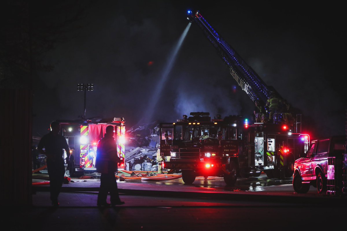 cyfairfd's tweet photo. Crews respond to a large trash fire at a recycling facility in the 6600 block of N. Eldridge Pkwy Wednesday night in Houston. @hcfmo is responding to the scene to investigate. All lanes of Eldridge remain closed to traffic. 

Photo: Capt. Daniel Arizpe, PIO/ #cyfairfd #hounews https://t.co/WtL66CfPTe