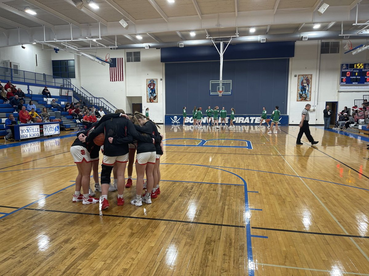 PFallis_TV's tweet photo. We’re ready for tip off here in the first semi-final of the Girls Tri County Conference Tournament as Blair Oaks takes on the Eagles of Southern Boone. @KOMUsports https://t.co/IqTmZYNp5c