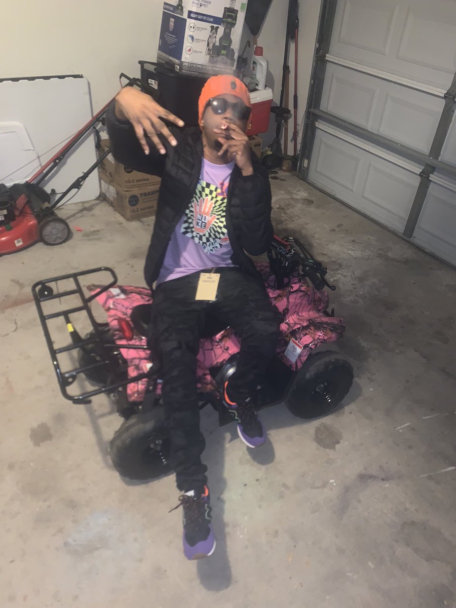 glokk4yungeen's tweet photo. Oh that’s how you coming GLOKK🐍😬…..okay #LLWes💙 #LLRell❤️ #4BG🌋 https://t.co/3JSumCK632