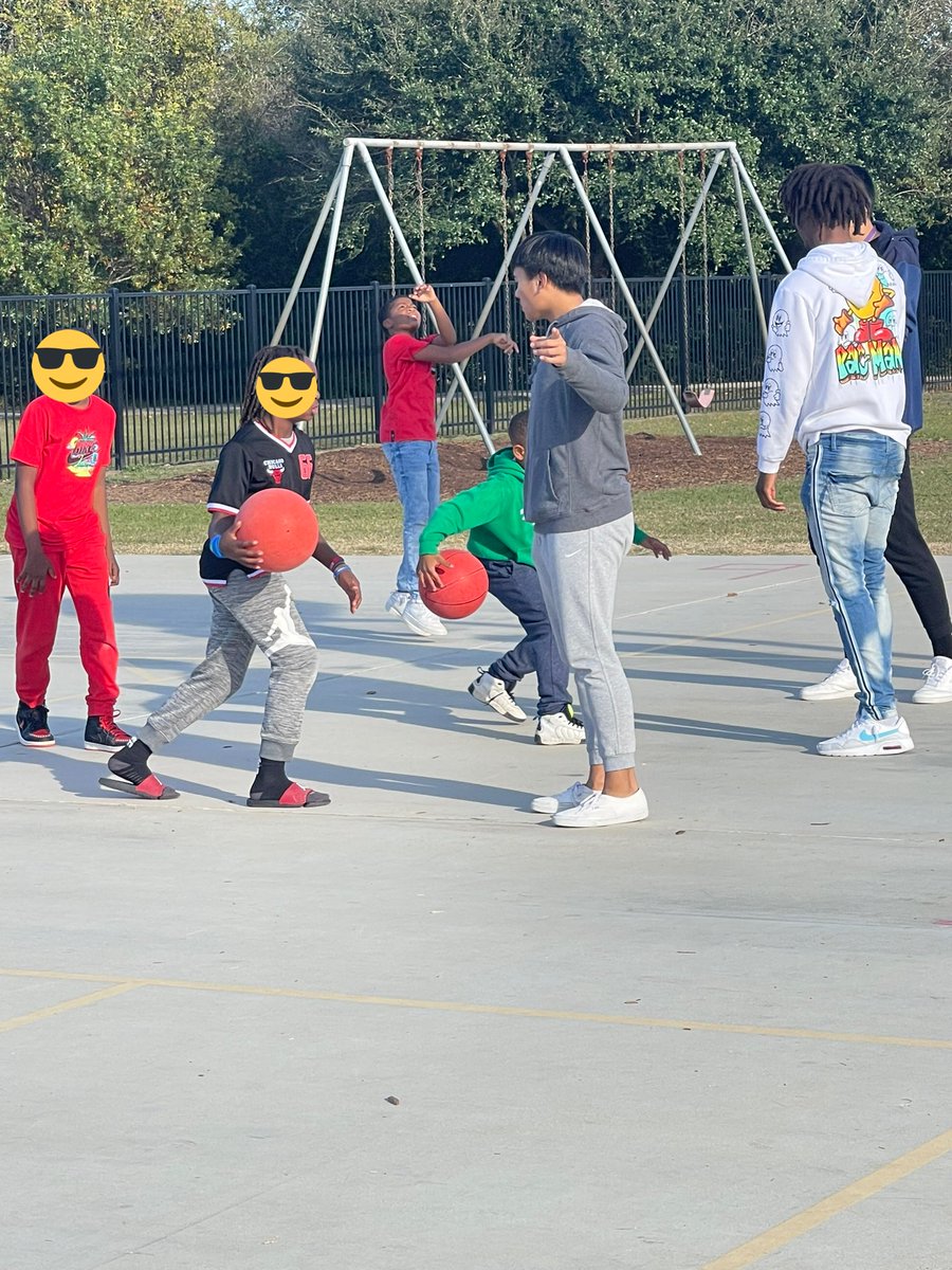 MrsMiedke's tweet photo. Our 4th &amp; 5th grade boys had the best time when the @JerseyVillageHS Men’s 🏀 team came by to hang out today! Thank you @CoachKanaby for your encouraging words! We can’t wait to have y’all back! @CFISDPost #patriotpossibilities #cfisdspirit https://t.co/91XciofPtD