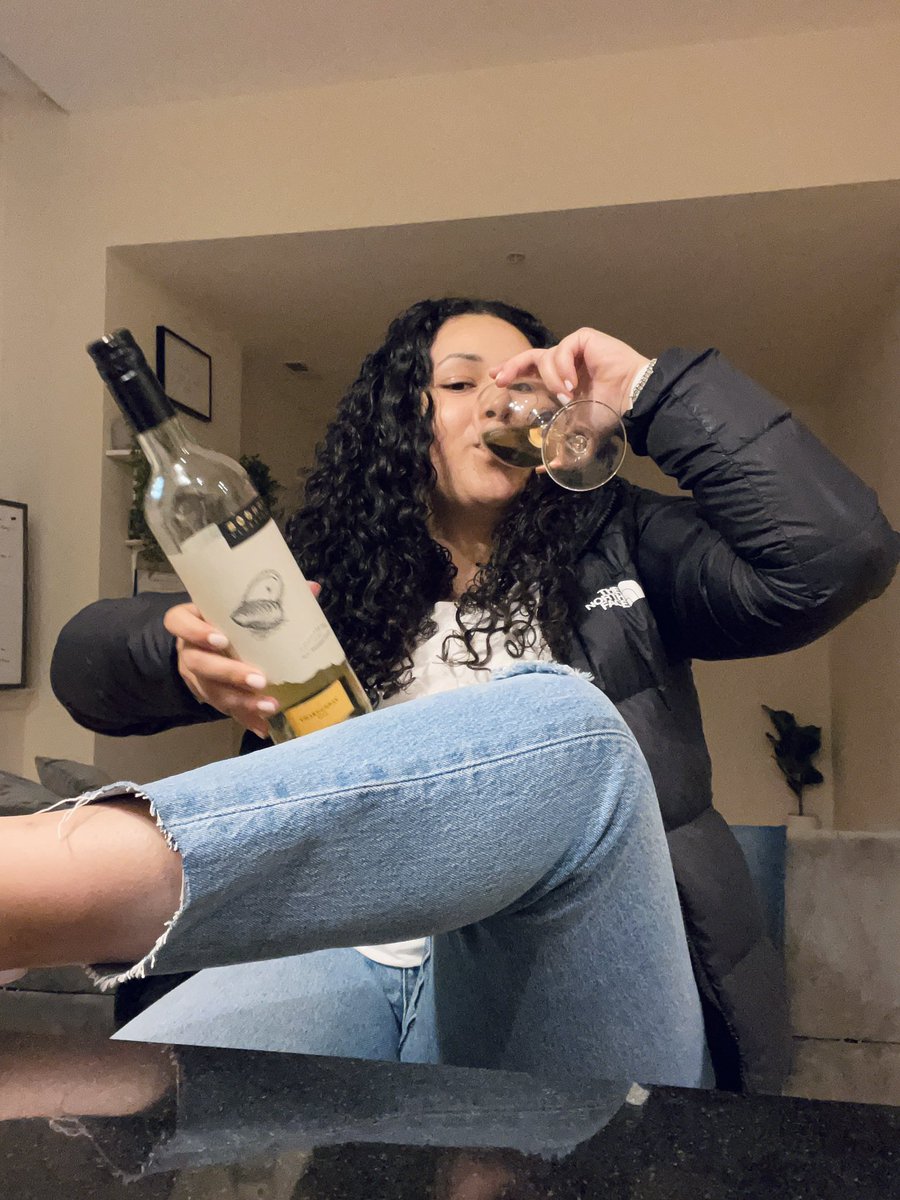 elizaxb_'s tweet photo. Ya girl is going to grad school. #socialwork #advancedstanding #gradschool https://t.co/n9RrNBGM0h