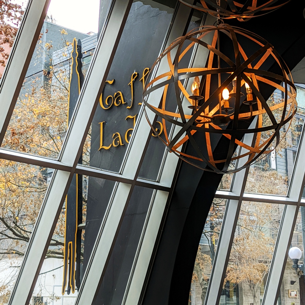 LadroRoasting's tweet photo. Going to Comic Con this weekend? Stop by Ladro on Pine for an energy boost! Order ahead online https://t.co/R20SGHYq5v
#ladro #caffeladro #ladroroasting #lifewithladro #weareladro #coffeegood #seattlecoffeescene #supportlocal #coffeelover #specialtycoffee #emeraldcity #comicon https://t.co/yRF83CnuAI