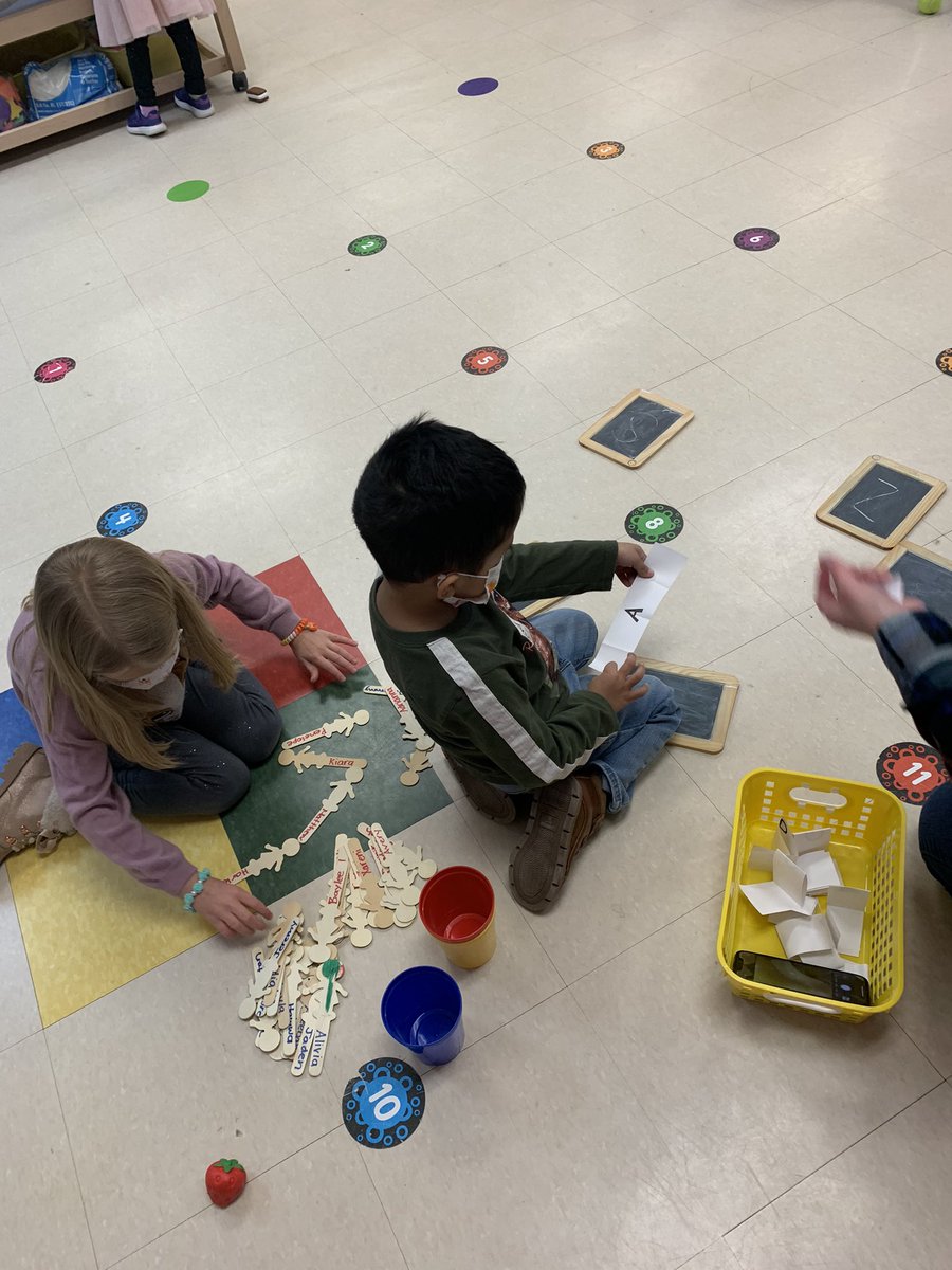 ViolaAchieves's tweet photo. 🎉❤️PreK builds letters as they build their language skills! Mrs. Druss loved watching their creativity too! @renee_rdawson @SuffernCSD https://t.co/uEQl0F25fj