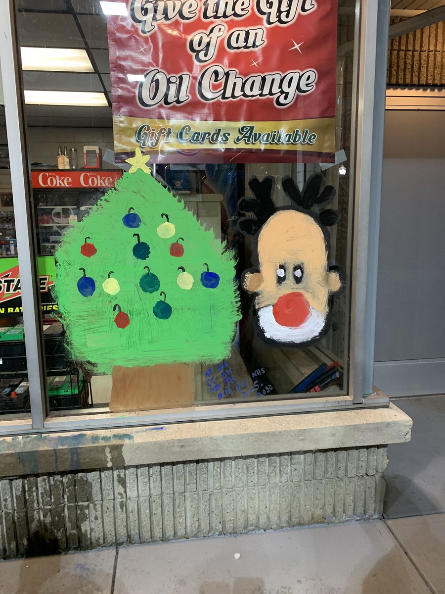 Freshman holiday painting 🎄🎁<a href="/pverbridge/">Patty Verbridge</a> <a href="/NewarkCSD/">Newark Central School District</a> <a href="/Newark_HS/">Newark High School</a> #schoolspirit