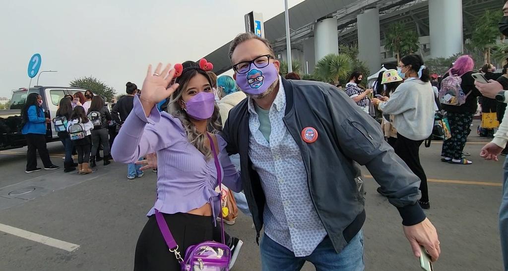 KpopDAD1's tweet image. Been a few years but so excited to run into @xCeleste___ at #PermissionToDanceOnStage_LA It was great to chat a bit. Also meeting @tiny_rina.👍😁💜