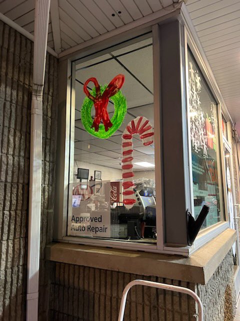 More holiday painting!  <a href="/Newark_HS/">Newark High School</a> <a href="/NewarkCSD/">Newark Central School District</a> <a href="/pverbridge/">Patty Verbridge</a>