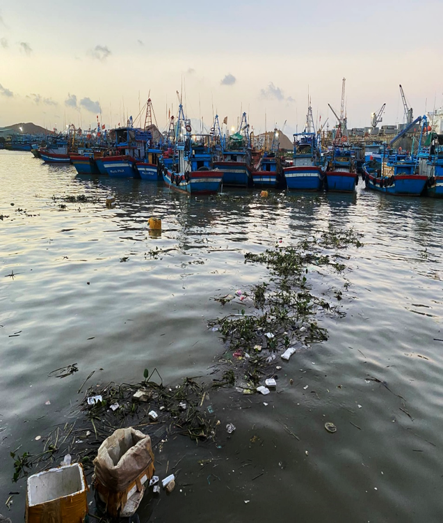 MorganeRivoal's tweet photo. #HappeningNow: Did you know that fishing gears are the most common source of marine debris by weight? Tune in now to our workshop hosted by the #CEHub to learn how @UNDPVietNam & partners are tackling #plasticpollution in the fishery sector in #Vietnam https://t.co/cNGD9d4aSH https://t.co/1mIGbnvIhj