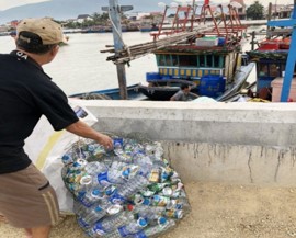 MorganeRivoal's tweet photo. #HappeningNow: Did you know that fishing gears are the most common source of marine debris by weight? Tune in now to our workshop hosted by the #CEHub to learn how @UNDPVietNam & partners are tackling #plasticpollution in the fishery sector in #Vietnam https://t.co/cNGD9d4aSH https://t.co/1mIGbnvIhj