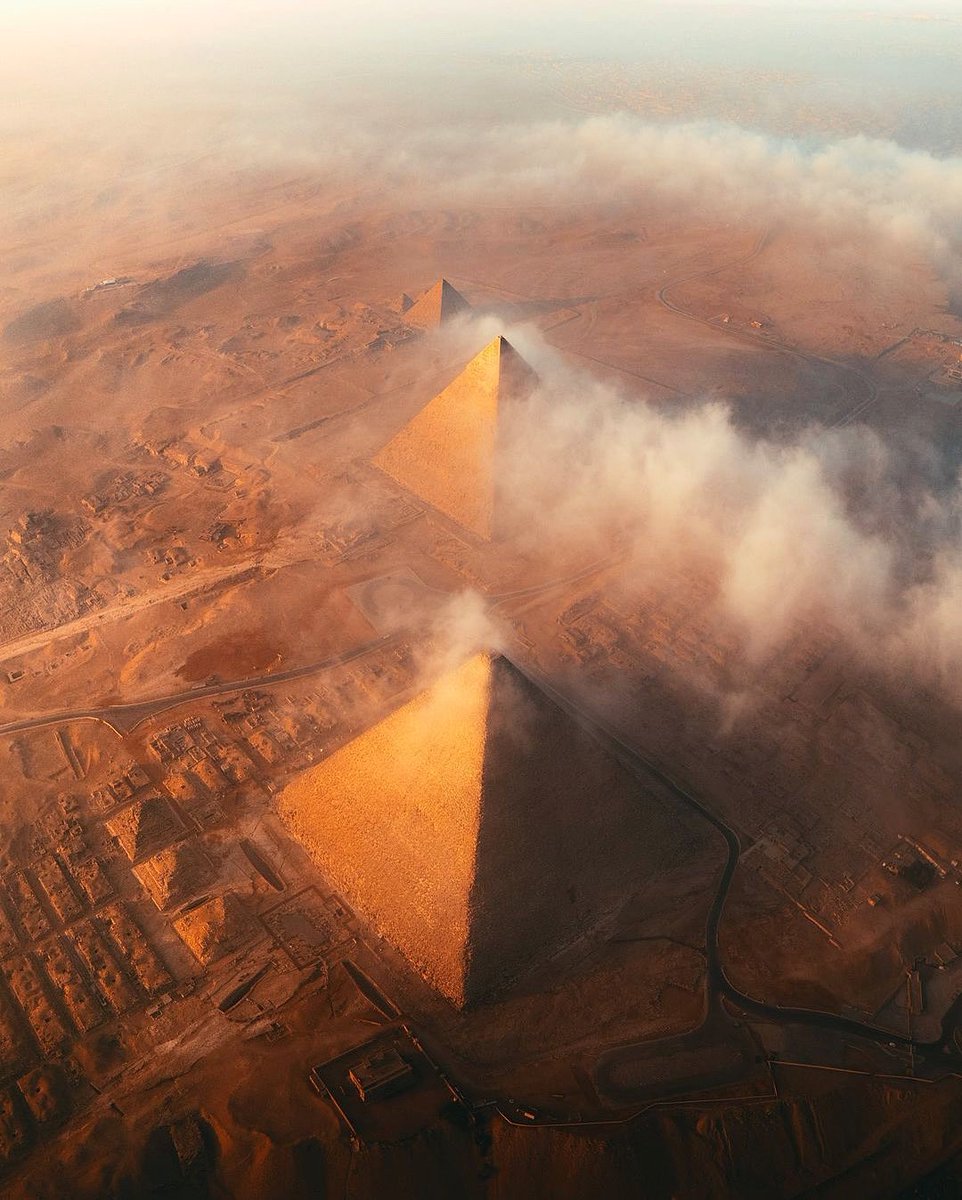 earth's tweet photo. Views above Cairo, Egypt. https://t.co/sSEQaYva1j