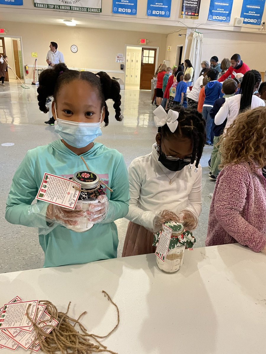GastonCindy's tweet photo. 2nd grade factory…complete with quality control. Kids learned about supply & demand, budgeting, and production. This #PaideiaProject couldn’t happen without #ParentVolunteers! All proceeds go to local charity that provides food to school age kids. #PaideiaLearning @WeAreCSLA https://t.co/4haVMC4neB