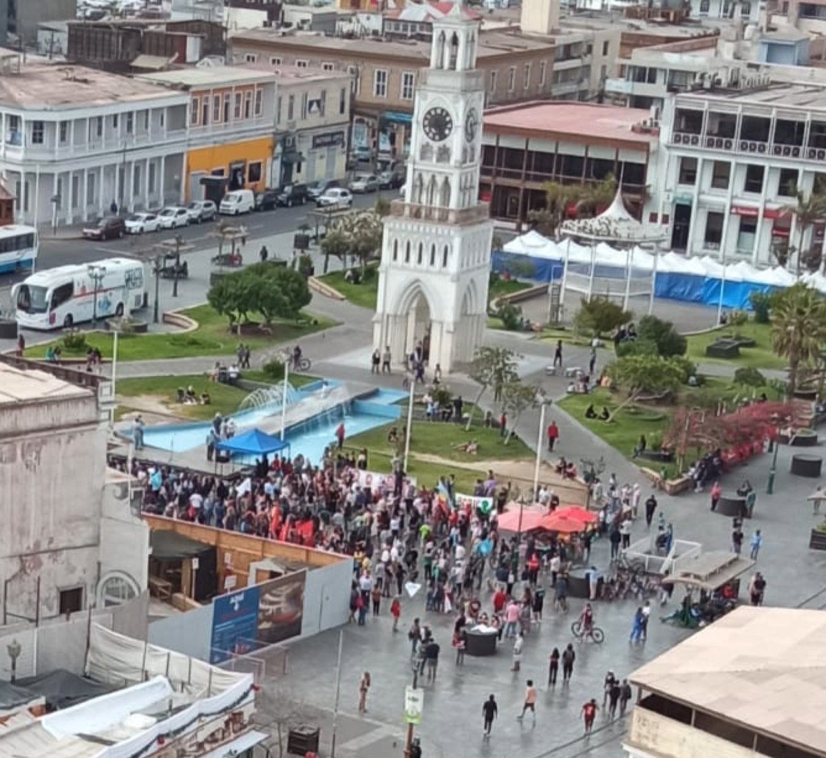 cl_patrialibre's tweet photo. Acto masivo de @gabrielboric visto desde una perspectiva que la prensa no te va a mostrar, nosotros vamos con todo #KastLlenaElNacional @T_Real_Patriots @InfoDataBase7 @Jimoya82 @pao_hube @MolettoMa @lamonsalveg https://t.co/Yh23jkVNy0