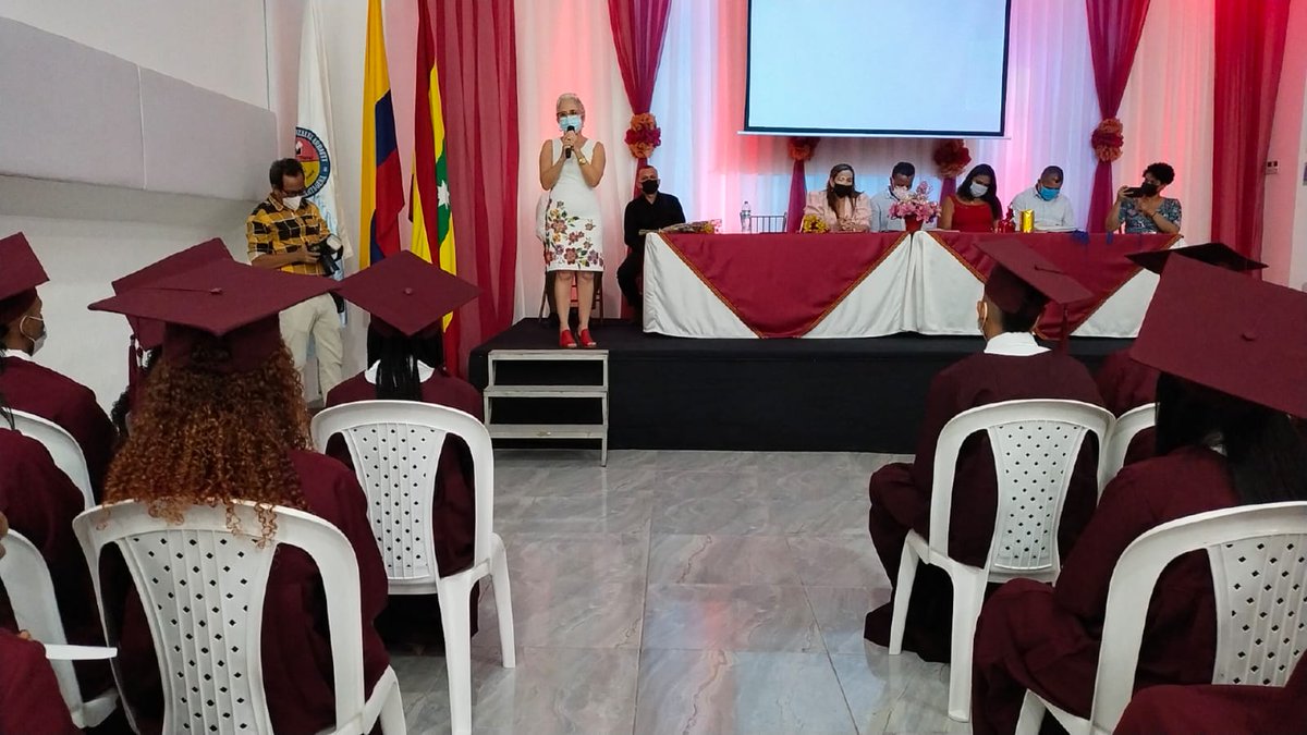 seceducacionctg's tweet image. La secretaria de Educación, @Olgaelvira, recibió este miércoles un reconocimiento especial por parte de la Institución Educativa Olga González Arraut, por inspirar con su trabajo al sector educativo a través de la formación con amor y la construcción de paz. 

#FormandoConAmor