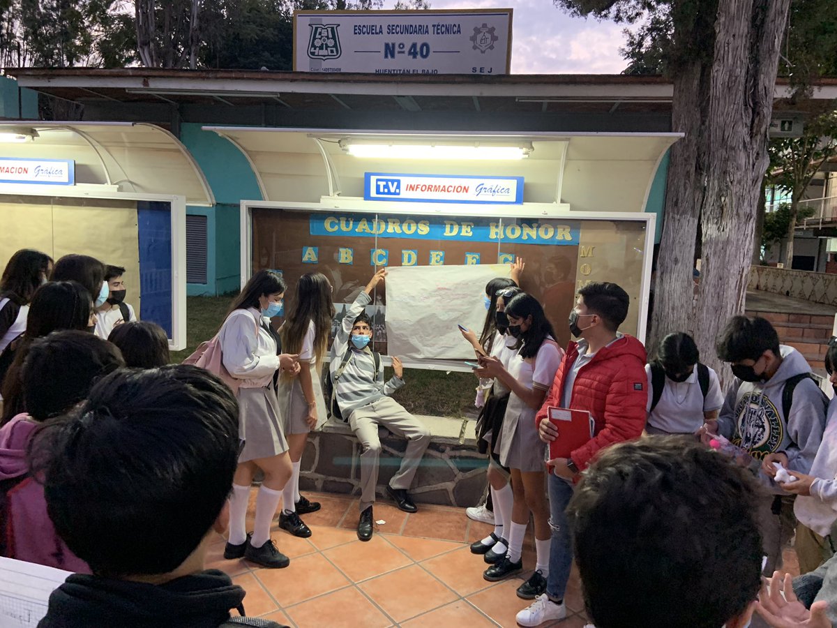 AlbertoDeJessV8's tweet photo. Les comparto, la clase de hoy concluí con el tema; acciones para lograr la equidad e igualdad sustantiva. Mis alumnos se juntaron en equipo y dividí; sociedad, hogar y escuela. Tuvieron que hacer acciones para lograr lo antes dicho. @lozanganov #ensj https://t.co/Y1Aq9My4yd