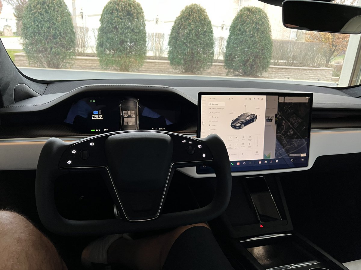 RussellAbramsF's tweet photo. Amazing new 2022 Plaid Model S, interior is indeed like a spaceship!

#PlaidModelS #Tesla #ModelS #RussellAbrams https://t.co/jkCgYGs2f4
