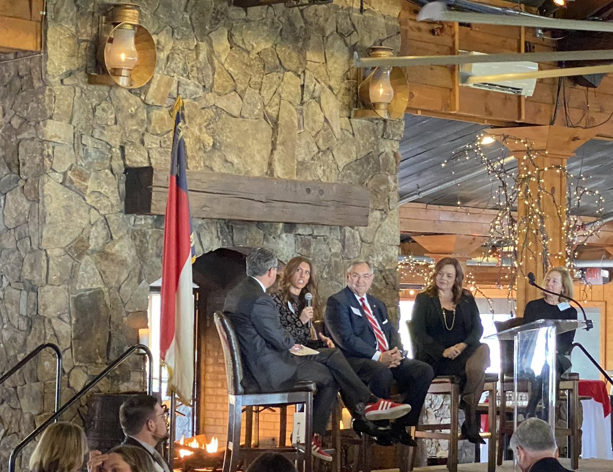 Elizabeth Robinson tweet media