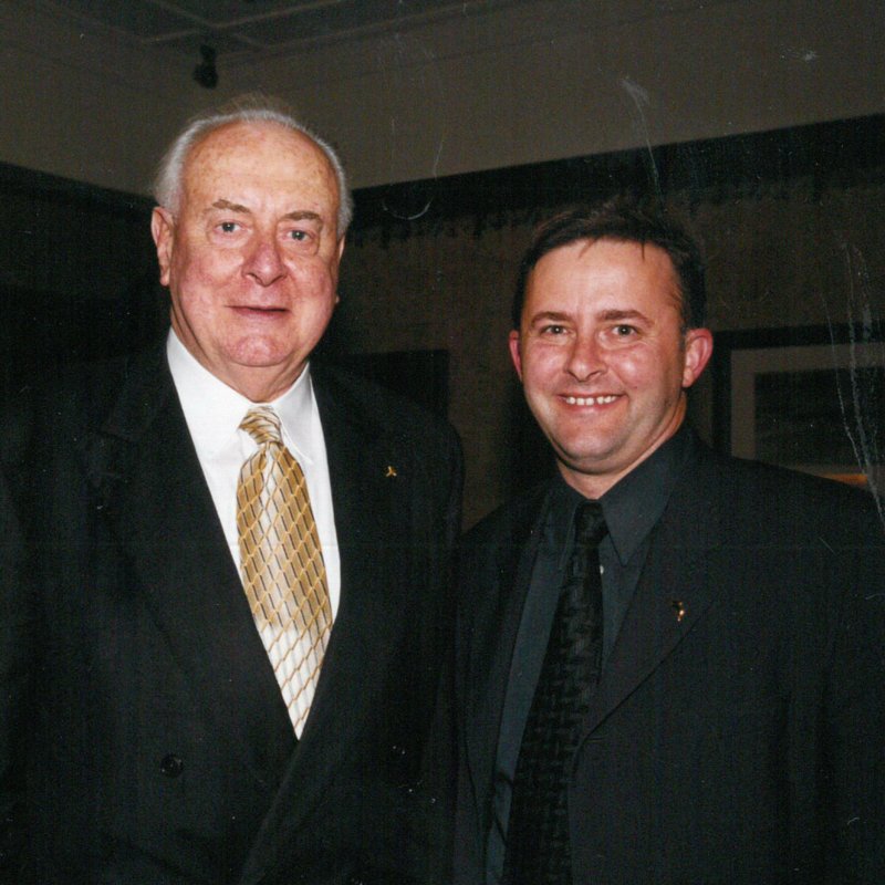 AlboMP's tweet image. 49 years ago today Gough Whitlam was elected Prime Minister. He'd go on to to create universal healthcare, support equal pay, make school funding fairer, deliver the Racial Discrimination Act, hand land back to its traditional owners, and lift Australians out of poverty.