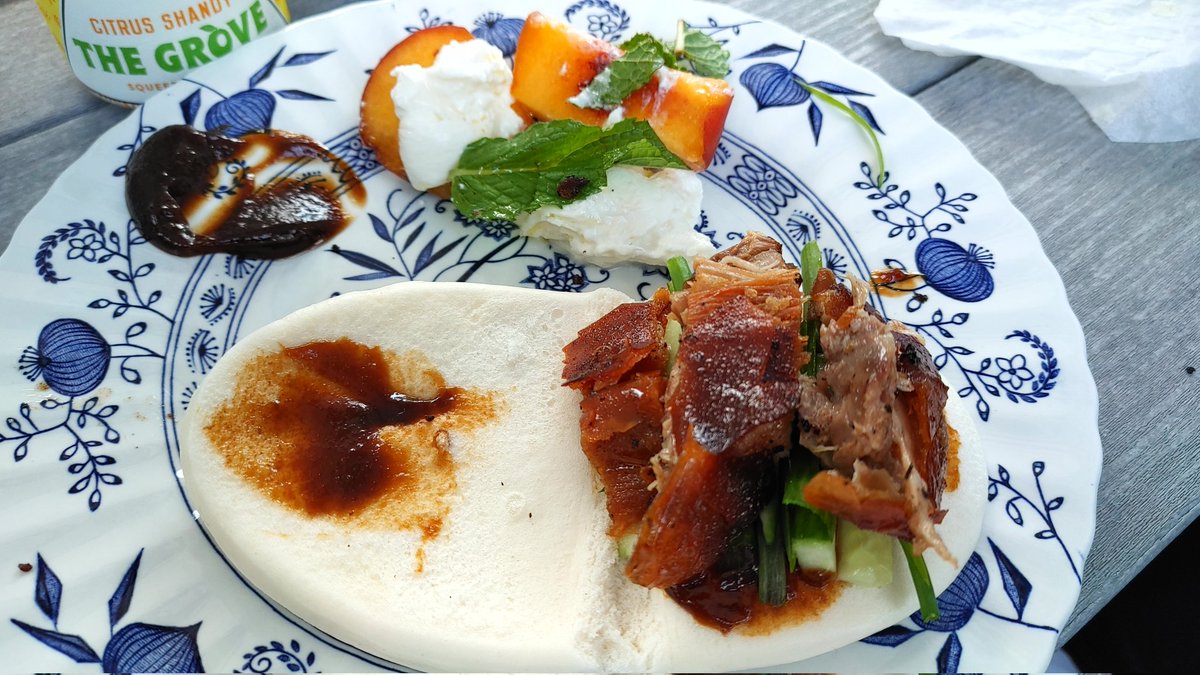 alorenho's tweet photo. @lukepartridge Homemade Chinese-style crispy skin roast pork, shredded scallion, shredded cucumber, hoisin sauce on a steamed white bun https://t.co/e0jOPmDIt6
