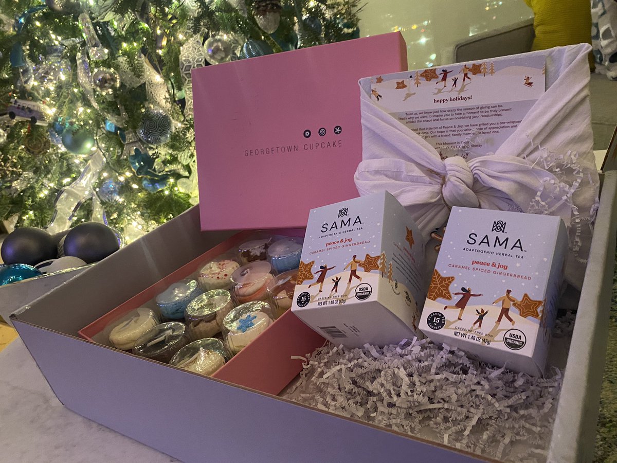 TommyMcFLY's tweet photo. I’ve given literally thousand and thousands and thousands of @GTownCupcake to awesome teachers for the last 10 years… it’s not often someone give ME #GeorgetownCupcakes 🤗🧁 thanks #SAMAtea for the care pkg. can’t wait to try the tea collection! 🫖❤️ thx @KatherineSophie https://t.co/RskYgqx3FU