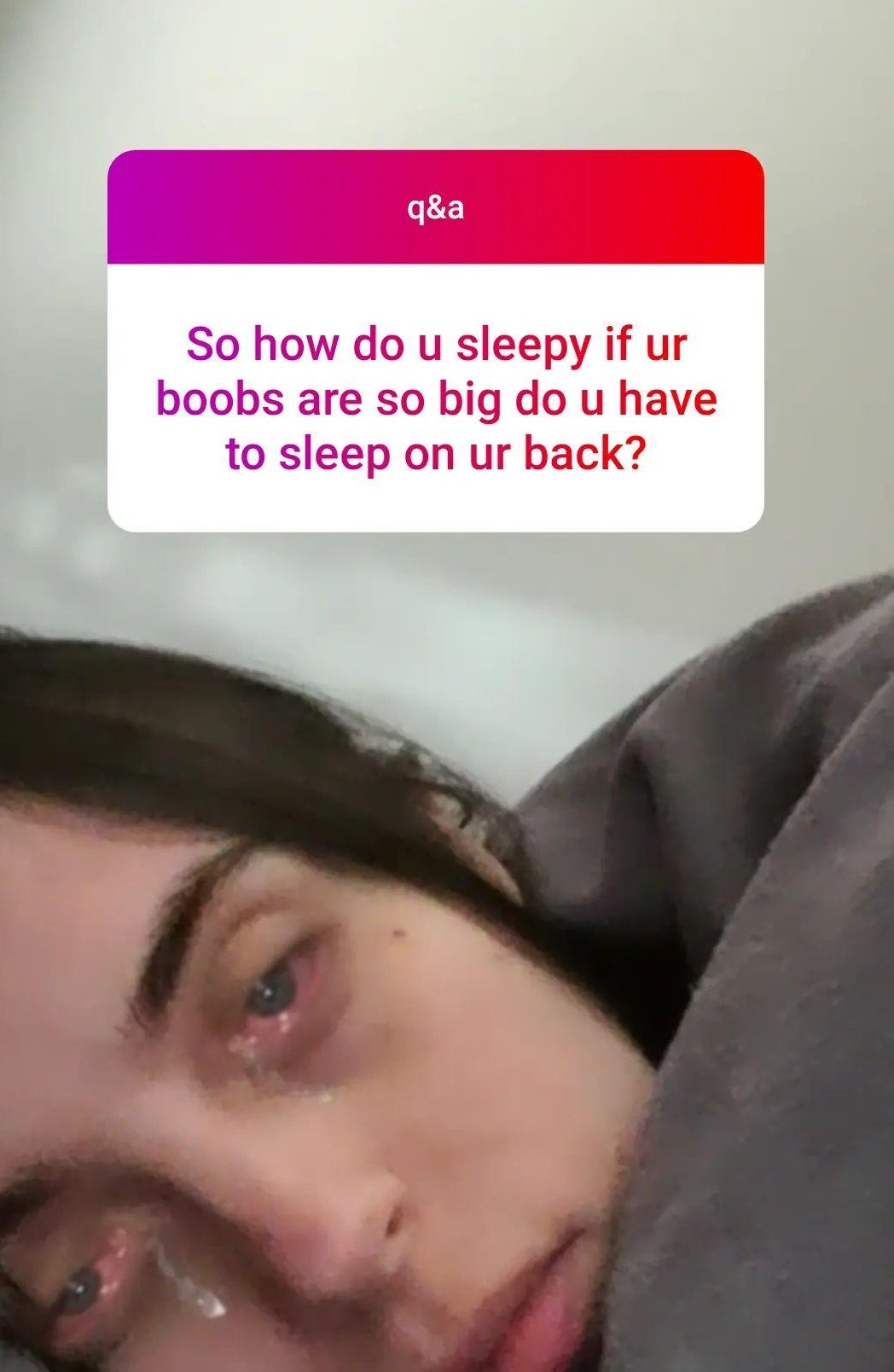 HeyImBee's intimate selfie