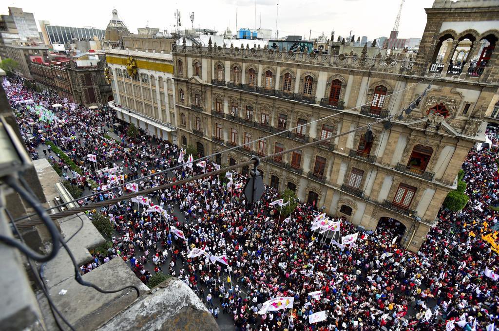 martibatres's tweet photo. Ante un Zócalo desbordado, el Presidente de la República, @lopezobrador_, dio un Mensaje a la Nación que demuestra el profundo cambio que ha vivido México en los primeros tres años del sexenio. Una base formidable para comenzar la segunda mitad. L@s mexican@s estamos listos. https://t.co/2rO3xuA69Y